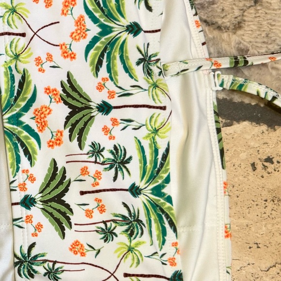 New with Tags Old Navy 2 piece swimsuit /bathing suit! NOTE: Top is XXL … - Picture 2 of 7